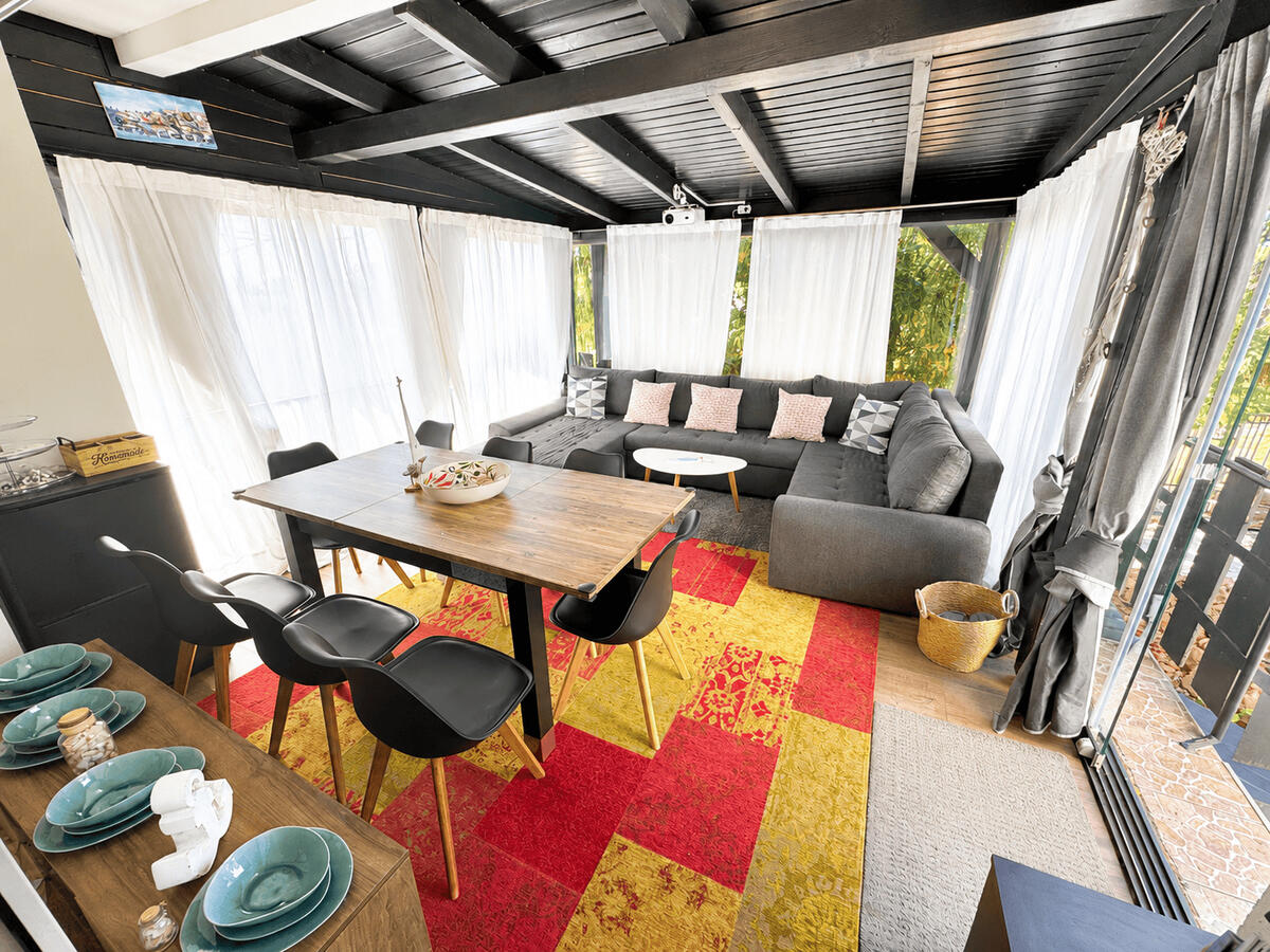 Pinty Paradise Fedett terasz Pinty Paradise Apartman Balatonalmádi